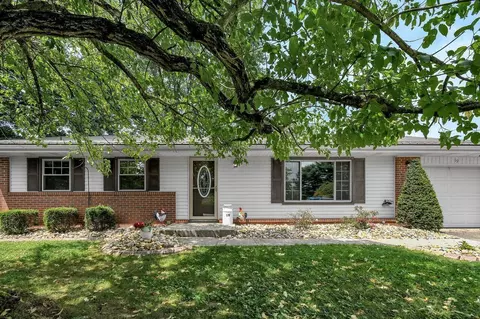 19 Valley View Dr, Newark, OH 43055