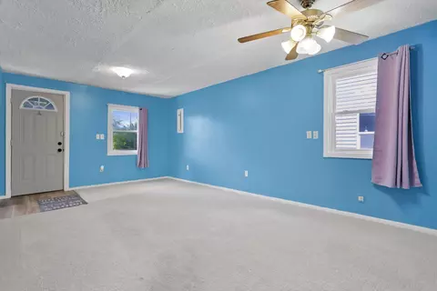Living - 362 Nye St, Marion, OH 43302 photo 1 of 4