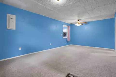 Living - 362 Nye St, Marion, OH 43302 photo 3 of 4