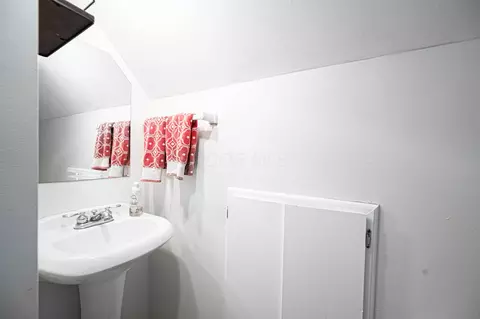 Bath - 3218 Ainwick Rd, Columbus, OH 43221 photo 2 of 3