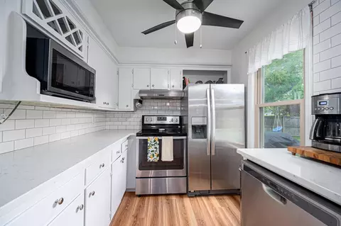 Kitchen - 3218 Ainwick Rd, Columbus, OH 43221 photo 3 of 4