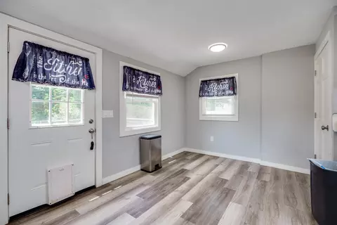 Entry Way - 1121 Elm St, Springfield, OH 45503 photo 2 of 2
