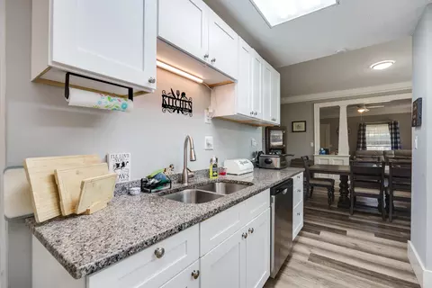 Kitchen - 1121 Elm St, Springfield, OH 45503 photo 2 of 3
