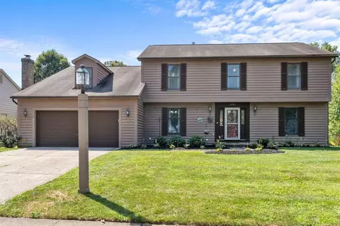 2290 Collins Dr, Worthington, OH 43085