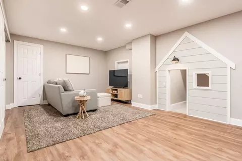 Living - 4898 Donegal Cliffs Dr, Dublin, OH 43017 photo 6 of 6