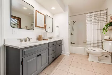 Bath - 4898 Donegal Cliffs Dr, Dublin, OH 43017 photo 5 of 6