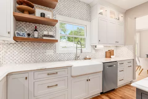 Kitchen - 4898 Donegal Cliffs Dr, Dublin, OH 43017 photo 7 of 8