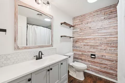 Bath - 11216 Lakeview Dr, Orient, OH 43146 photo 3 of 4