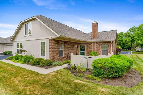 5532 Meadowood Ln, Westerville, OH 43082