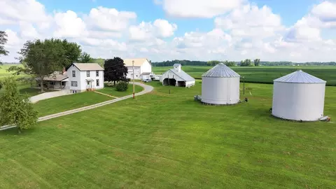 5679 White Rd, Centerburg, OH 43011