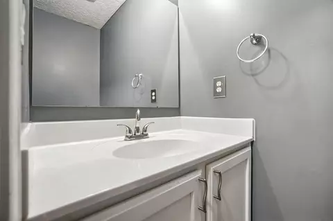 Bath - 172 Beech Dr, Delaware, OH 43015 photo 4 of 8