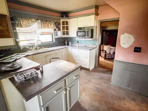 Kitchen - 10819 Thrailkill Rd, Orient, OH 43146 photo 1 of 3
