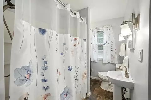 Bath - 123 E 3rd St, Springfield, OH 45504 photo 2 of 4
