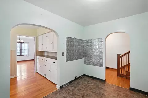 Entry Way - 123 E 3rd St, Springfield, OH 45504 photo 2 of 3