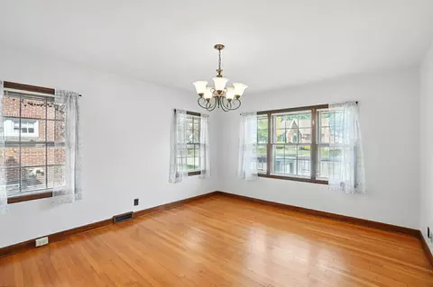 Living - 123 E 3rd St, Springfield, OH 45504 photo 4 of 6