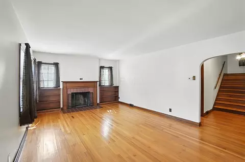 Living - 123 E 3rd St, Springfield, OH 45504 photo 1 of 6