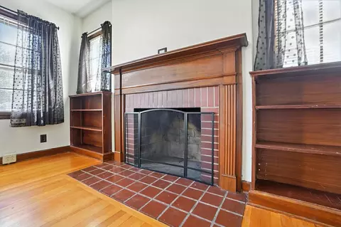 Living - 123 E 3rd St, Springfield, OH 45504 photo 3 of 6