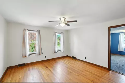 Living - 123 E 3rd St, Springfield, OH 45504 photo 5 of 6