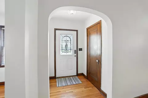 Entry Way - 123 E 3rd St, Springfield, OH 45504 photo 1 of 3