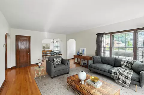 Living - 123 E 3rd St, Springfield, OH 45504 photo 6 of 6