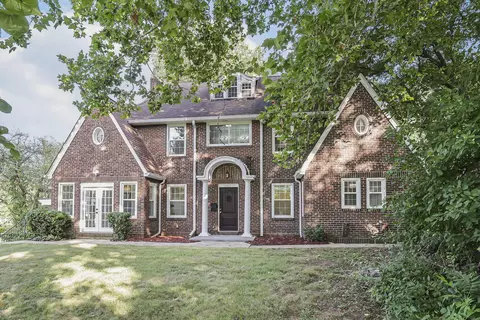 2421 Airport Dr, Columbus, OH 43219
