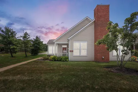 5951 Naughten Pond Dr, Columbus, OH 43213