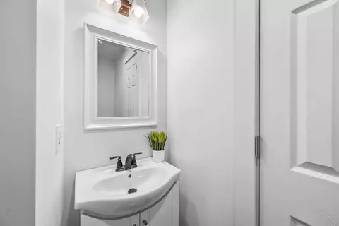 Bath - 332 Quarry St, Marion, OH 43302 photo 2 of 3