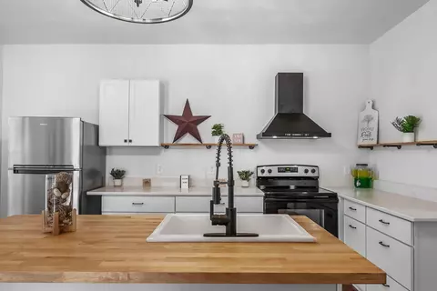 Kitchen - 332 Quarry St, Marion, OH 43302 photo 5 of 5