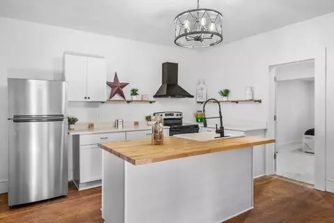 Kitchen - 332 Quarry St, Marion, OH 43302 photo 1 of 5