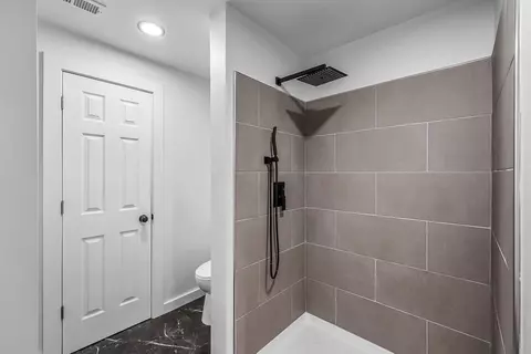 Bath - 332 Quarry St, Marion, OH 43302 photo 1 of 3