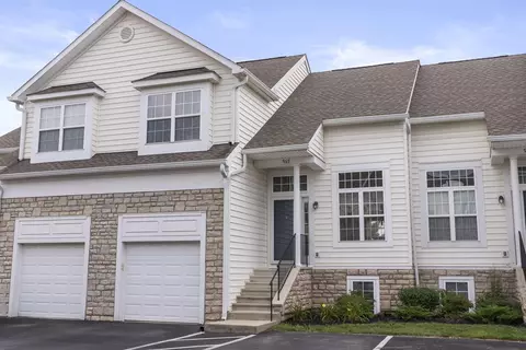 7017 Gallant Fox Dr #8, New Albany, OH 43054