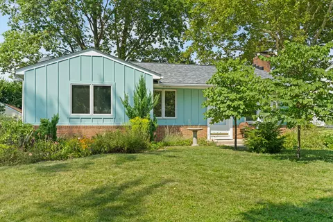 2786 Woodstock Rd, Upper Arlington, OH 43221