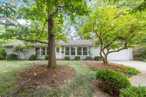 453 Fairlawn Dr, Columbus, OH 43214