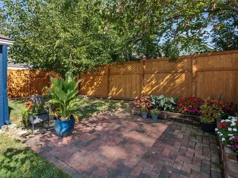 Exterior - 126 E Como Ave, Columbus, OH 43202 photo 5 of 11
