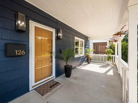 Exterior - 126 E Como Ave, Columbus, OH 43202 photo 2 of 11