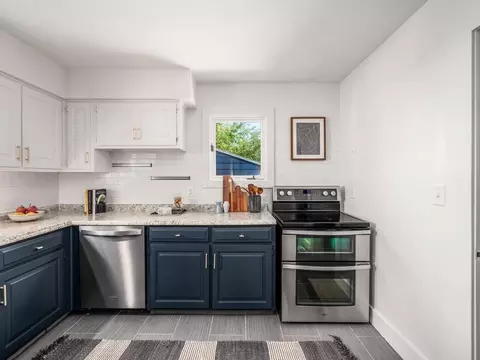 Kitchen - 126 E Como Ave, Columbus, OH 43202 photo 3 of 4