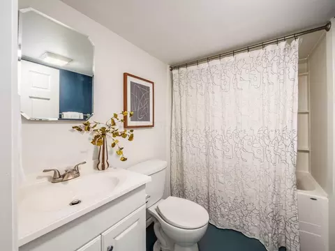 Bath - 126 E Como Ave, Columbus, OH 43202 photo 5 of 5