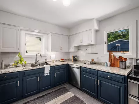 Kitchen - 126 E Como Ave, Columbus, OH 43202 photo 2 of 4