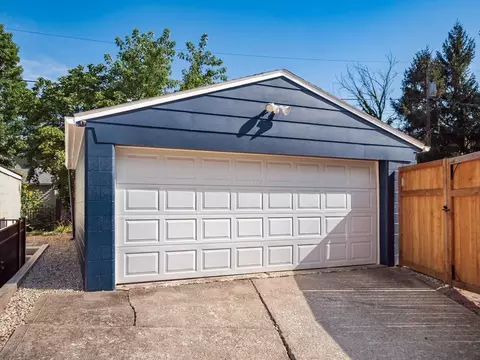 Exterior - 126 E Como Ave, Columbus, OH 43202 photo 10 of 11