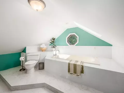 Bath - 126 E Como Ave, Columbus, OH 43202 photo 1 of 5