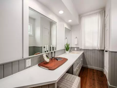 Bath - 126 E Como Ave, Columbus, OH 43202 photo 3 of 5