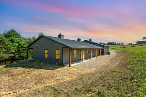 8215 Pleasantview Rd SE, Bremen, OH 43107
