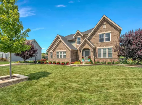 Exterior - 6894 Streamside Dr, Galena, OH 43021 photo 4 of 9