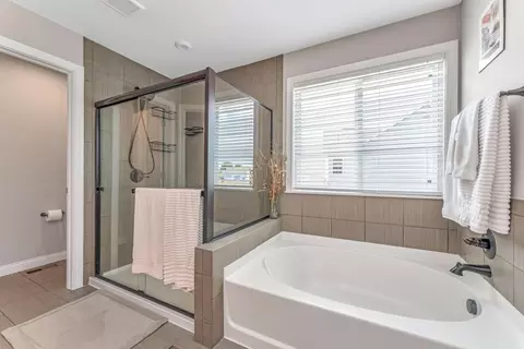 Bath - 6894 Streamside Dr, Galena, OH 43021 photo 4 of 5