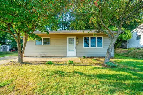 945 N Moorewood Dr, Zanesville, OH 43701