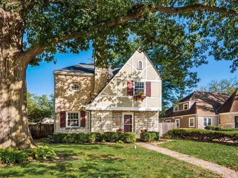 208 S Stanwood Rd, Bexley, OH 43209