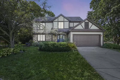 2251 Surreygate Dr, Columbus, OH 43235