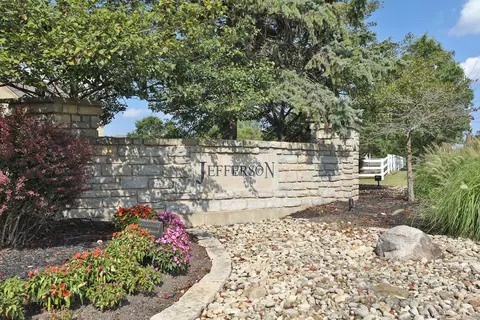 888 Poppy Hills Dr, Blacklick, OH 43004