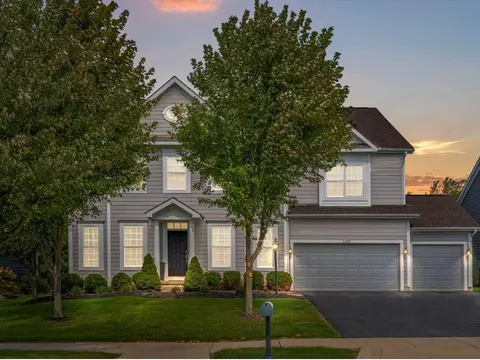 2462 Triple Crown Xing, Powell, OH 43065