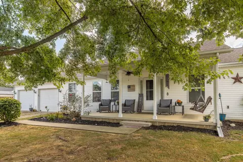 605 Barr Dr, Lancaster, OH 43130